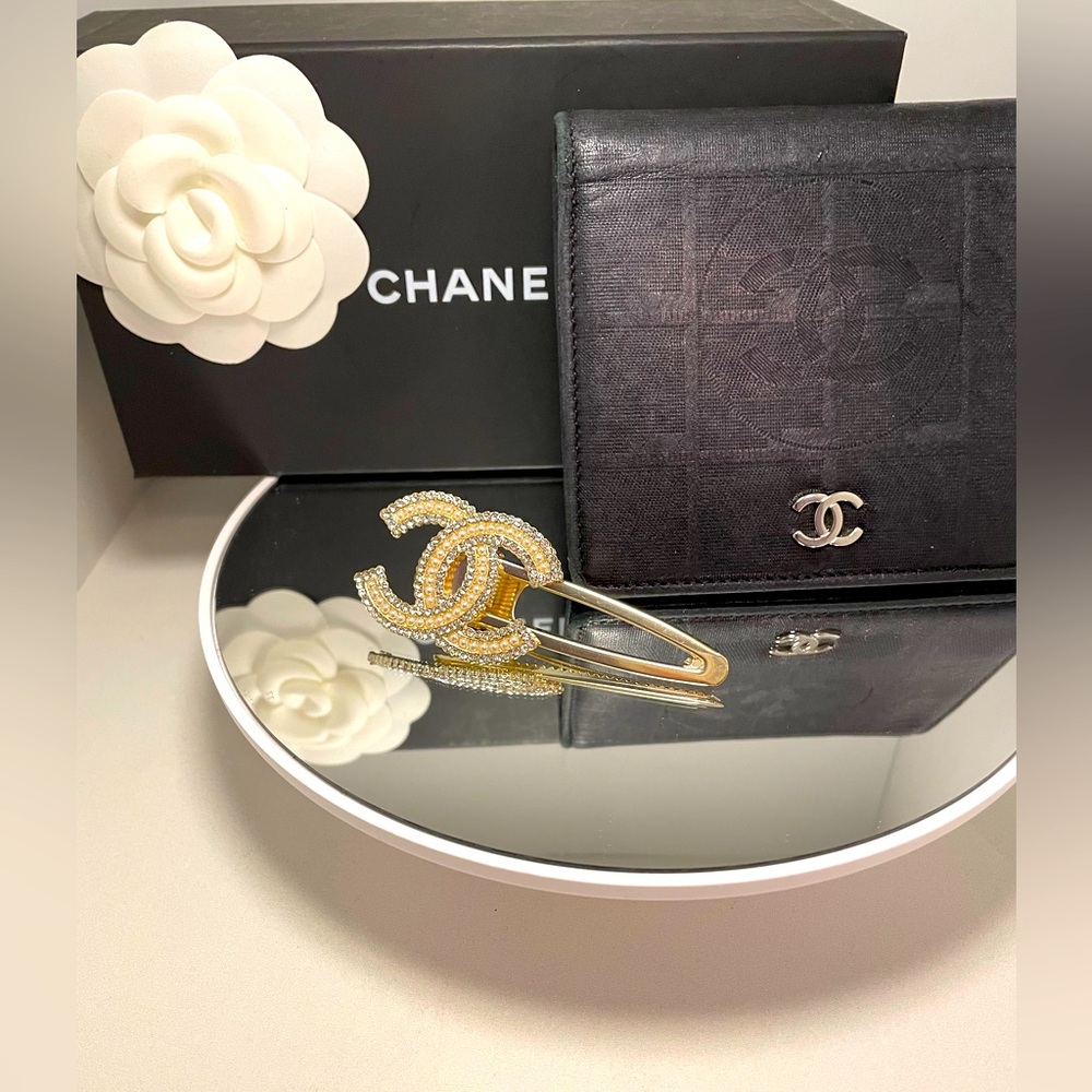 Chanel Vintage calf skin bifold